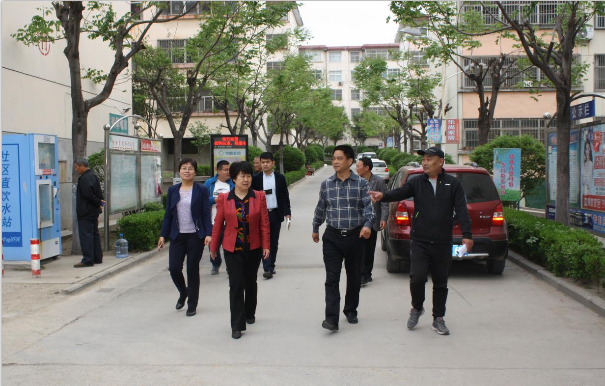 市局领导来我县视察老旧小区改造工作